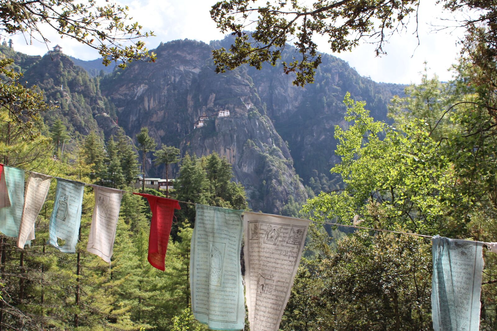 Canon EOS 1300D (EOS Rebel T6 / EOS Kiss X80) sample photo. Bhutan, tiger's nest, monastery photography