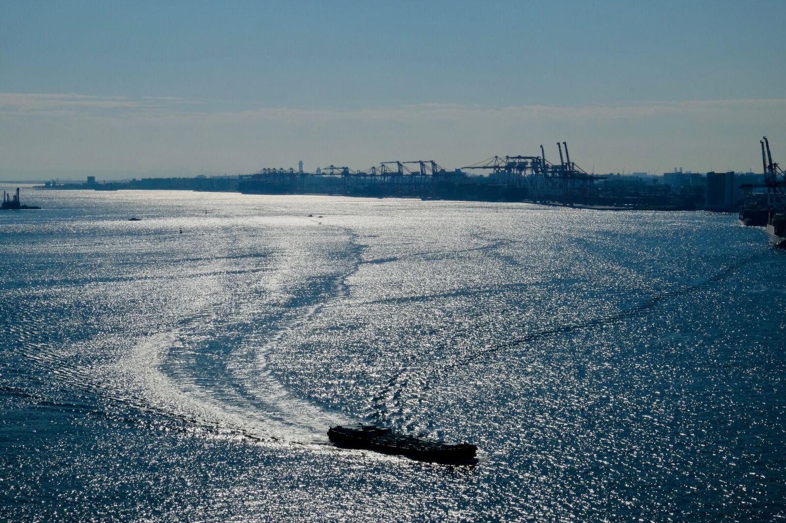Fujifilm X-T10 sample photo. Trading, bay, ship cargo photography