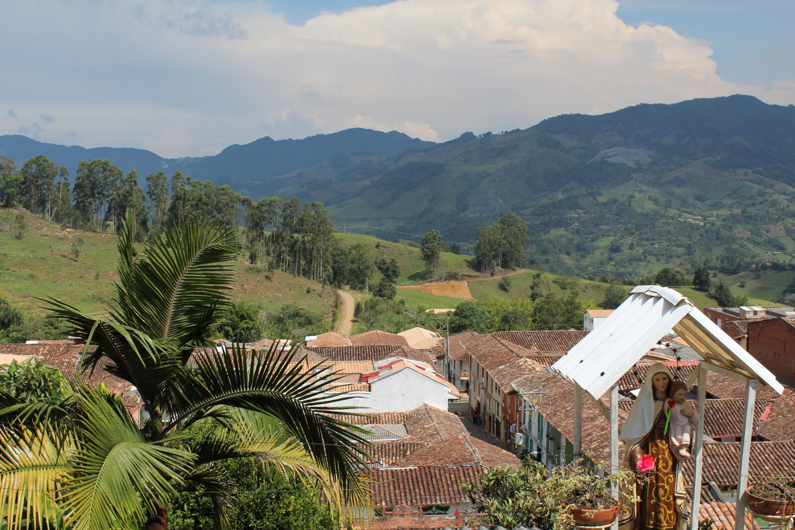 Canon EOS 1300D (EOS Rebel T6 / EOS Kiss X80) sample photo. House, landscape, virgen photography