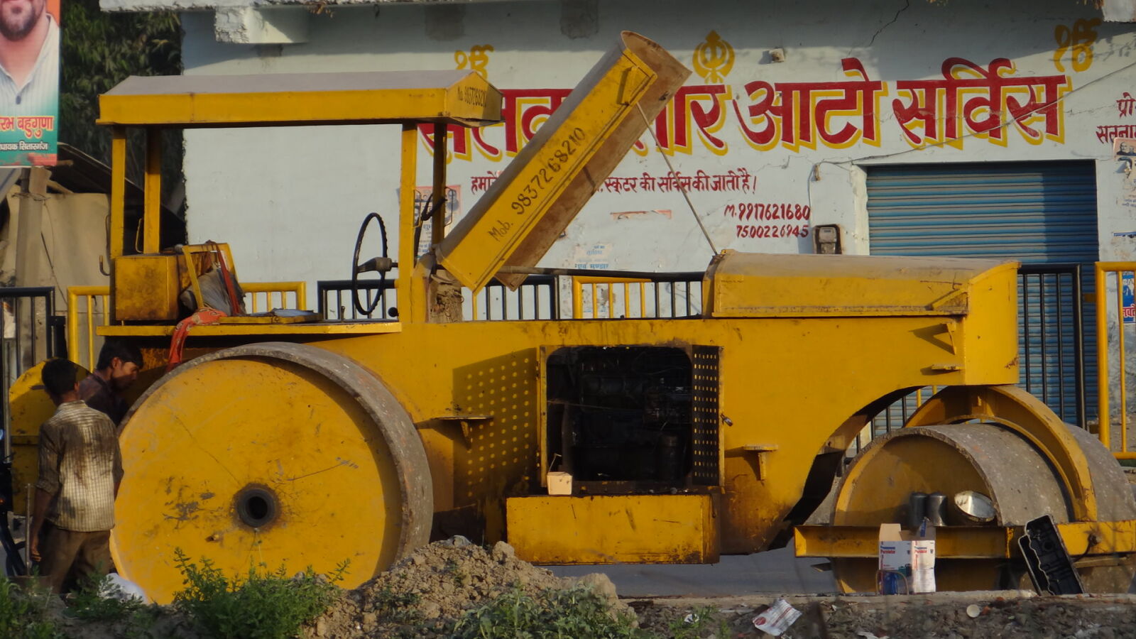 Sony Cyber-shot DSC-HX100V sample photo. Engine, repair, roadroller photography