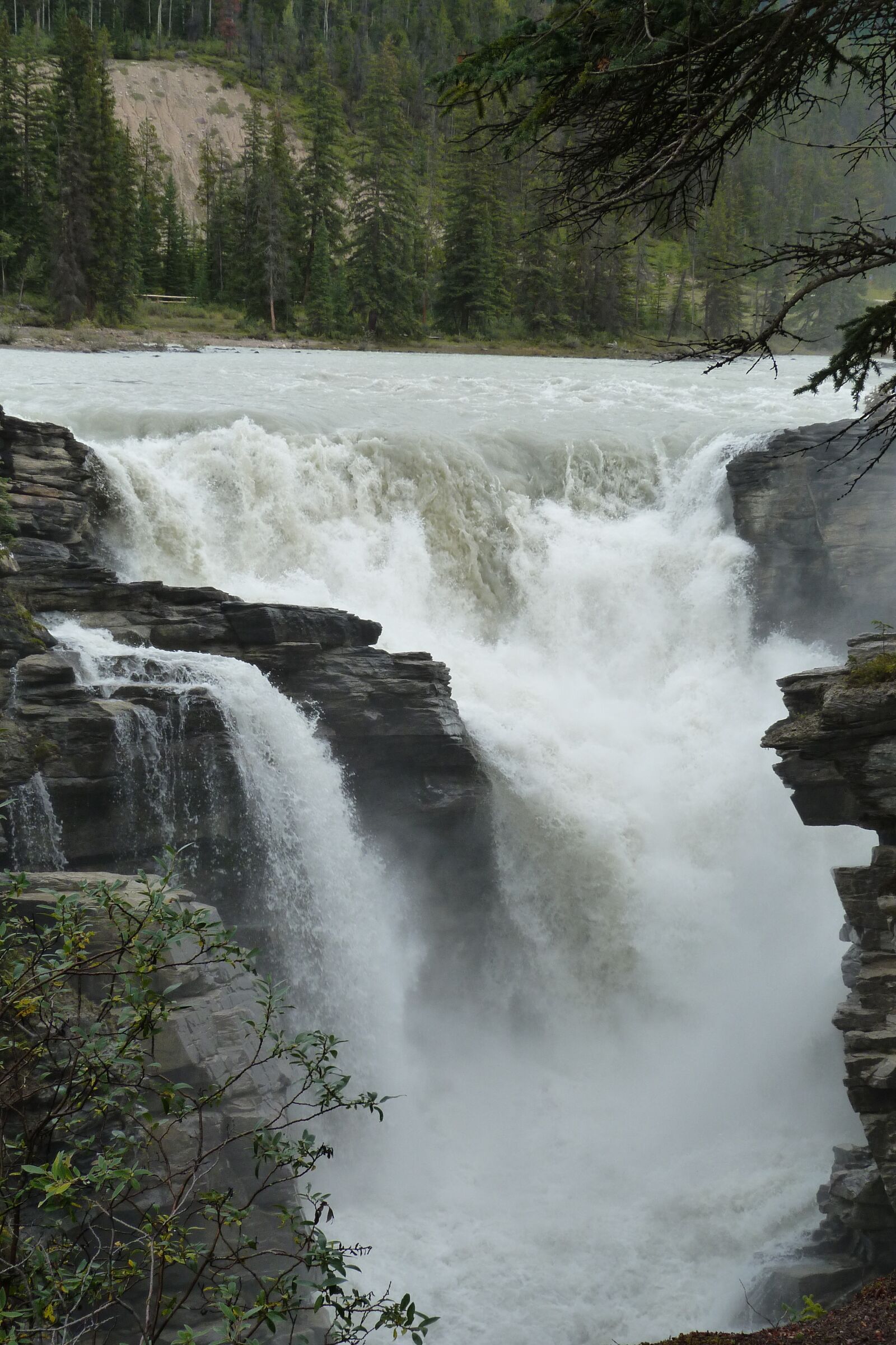 Panasonic Lumix DMC-FZ40 (Lumix DMC-FZ45) sample photo. Nature, athabasca falls, canada photography