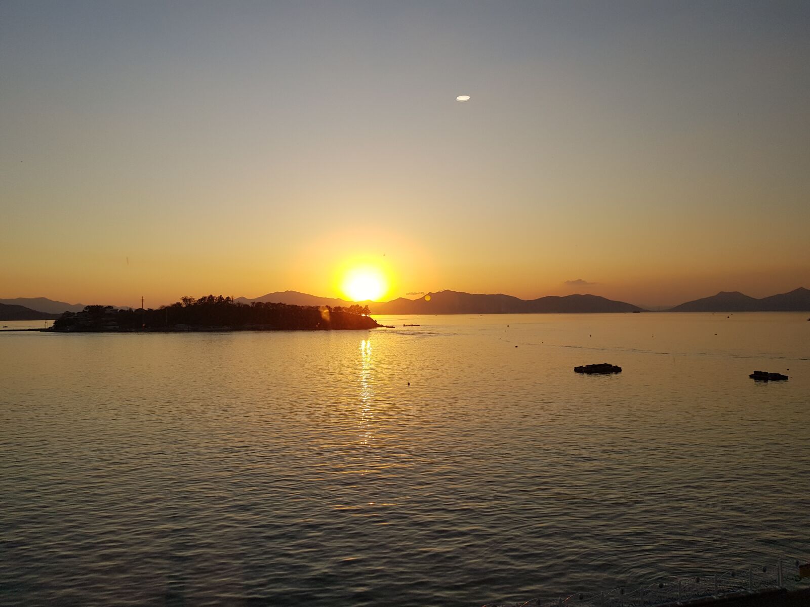 Samsung Galaxy S8 sample photo. Sunrise, sunshine, sea photography