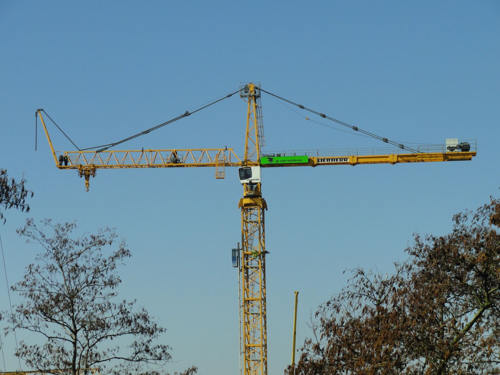 Sony Cyber-shot DSC-H55 sample photo. Crane, assembly, liebherr photography