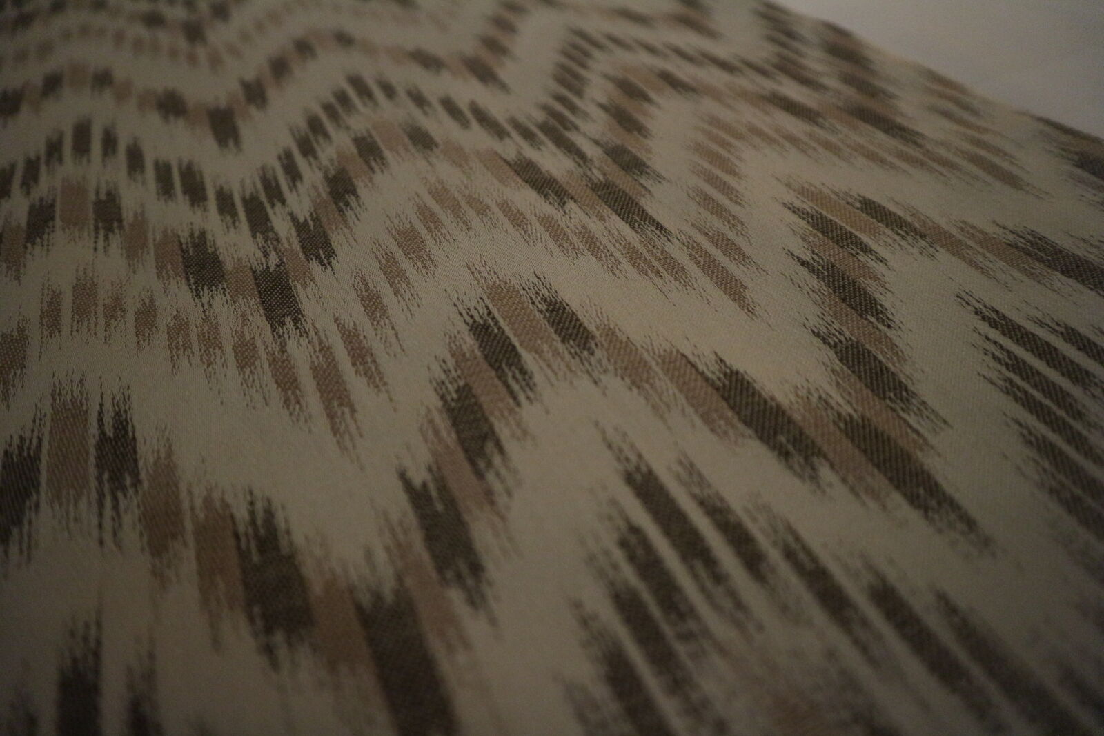 Canon EOS M10 + Canon EF-M 15-45mm F3.5-6.3 IS STM sample photo. Art, bed, runner, blurred photography