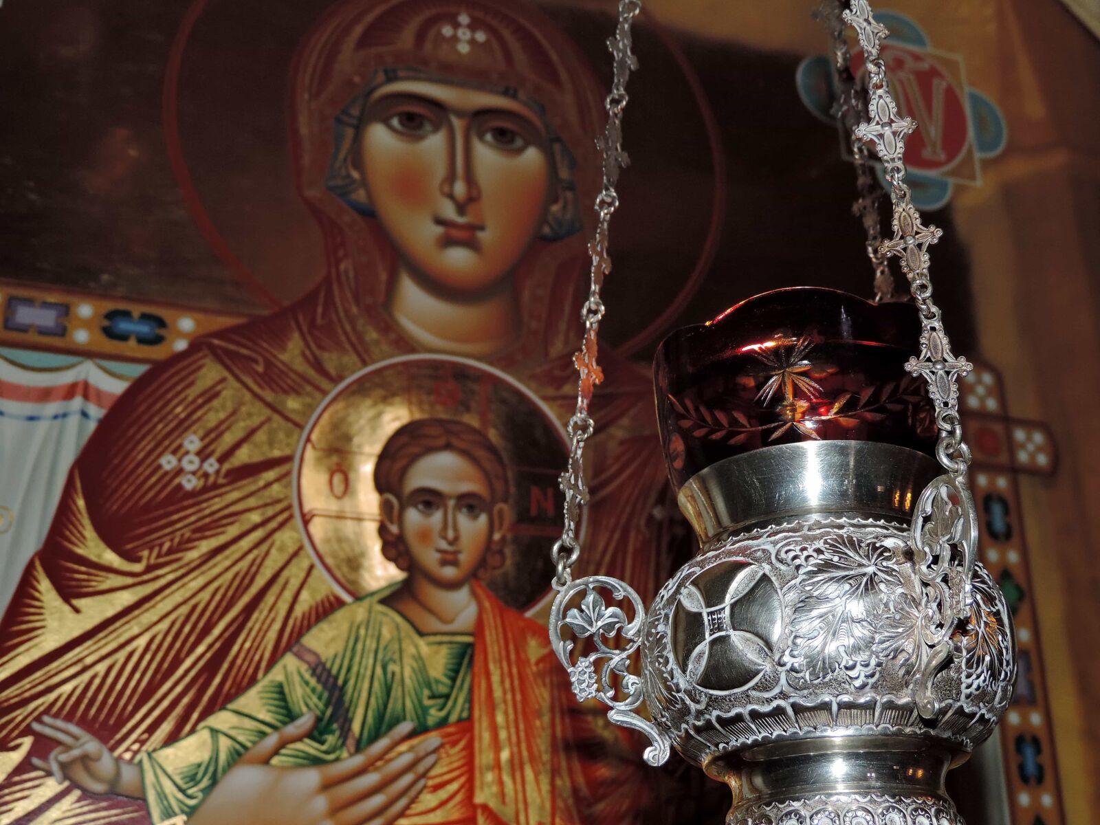 Nikon Coolpix P520 sample photo. Christ, icon, metal, mother photography