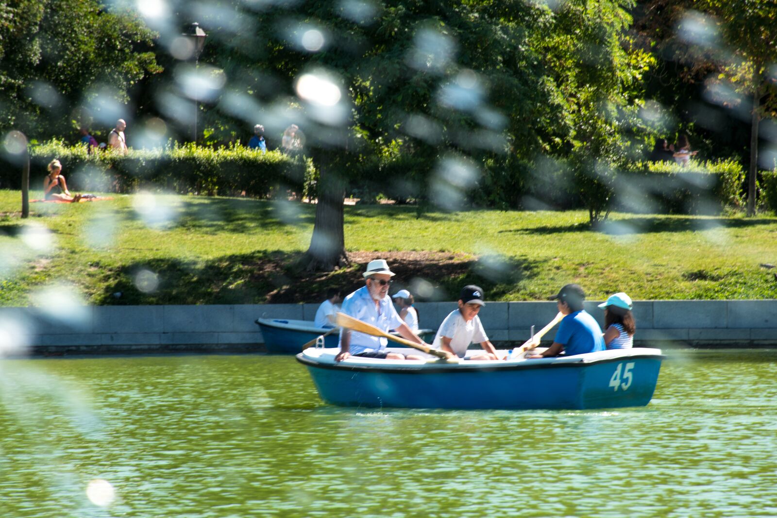Nikon D5600 sample photo. Family, boat, lake photography
