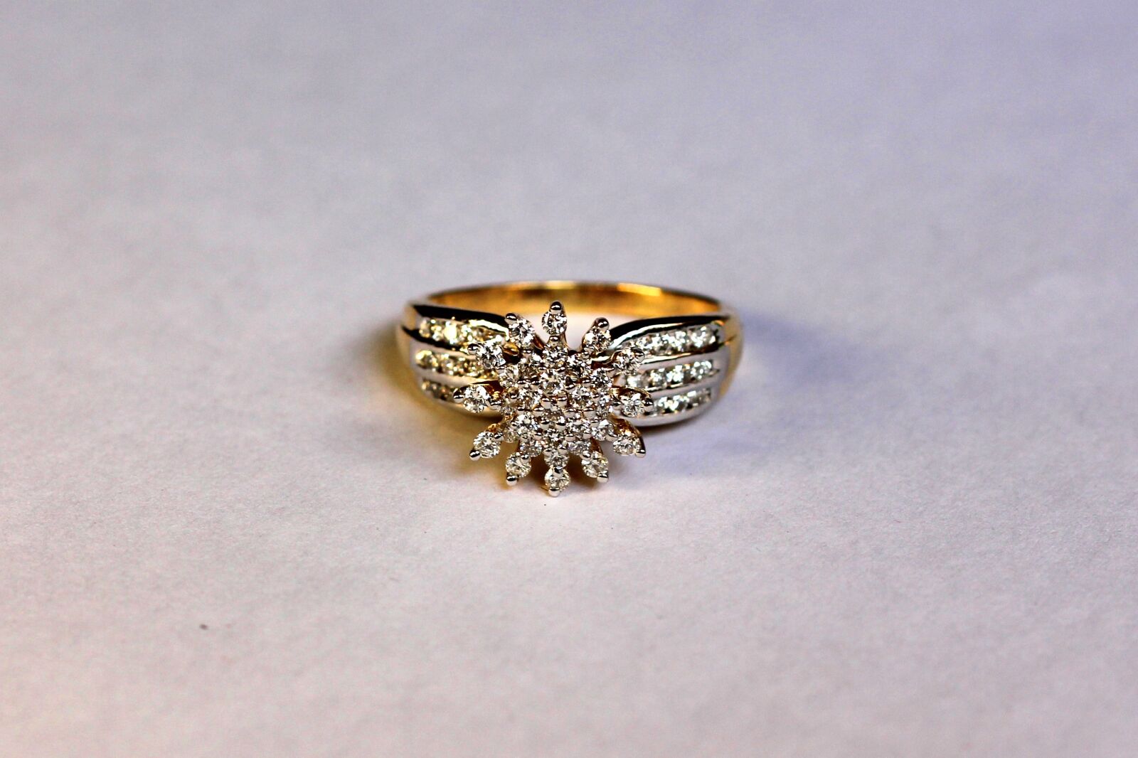 Canon EOS 550D (EOS Rebel T2i / EOS Kiss X4) sample photo. Gift, wedding, ring photography