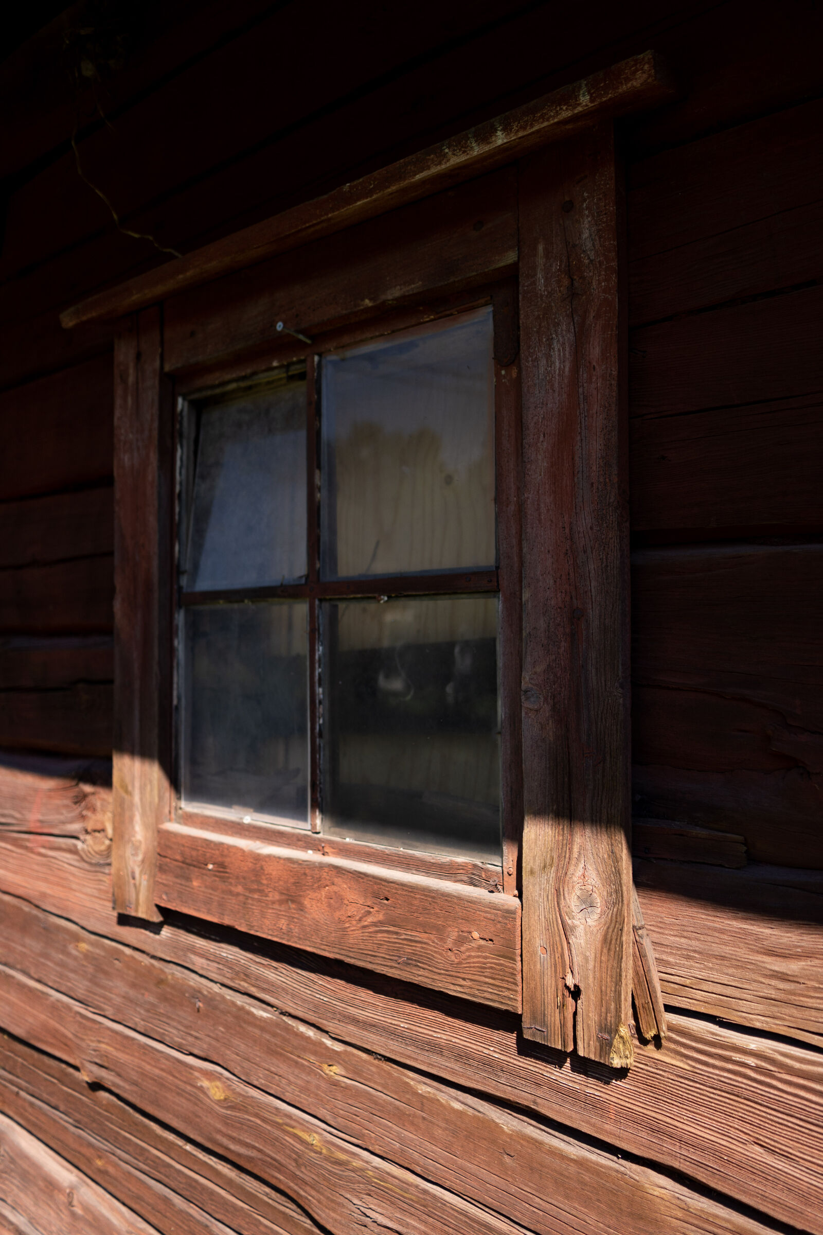 Sony a7R IV sample photo. Windows of old photography
