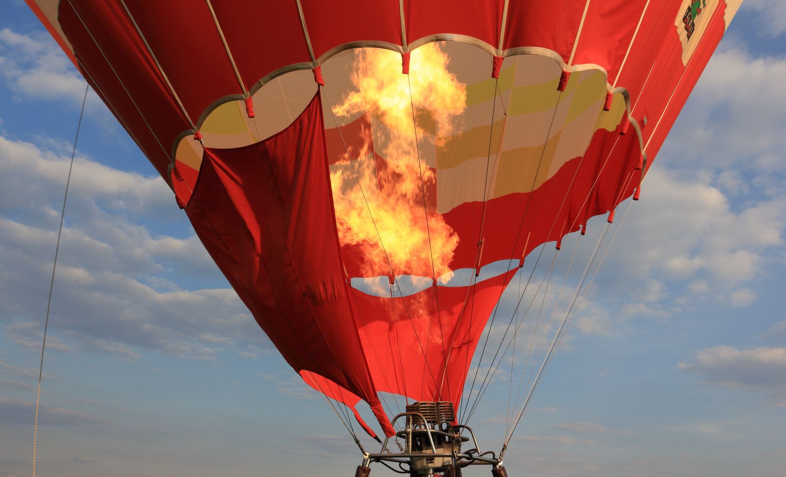 Canon EOS 550D (EOS Rebel T2i / EOS Kiss X4) sample photo. Balloon, hot air balloon photography