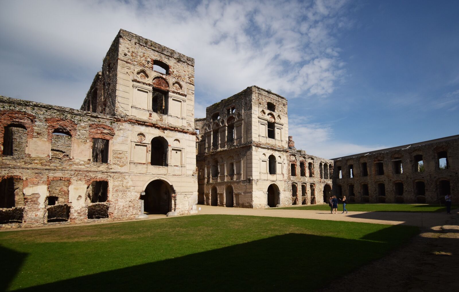 Nikon D3500 sample photo. Crosstopor, castle in dressage photography