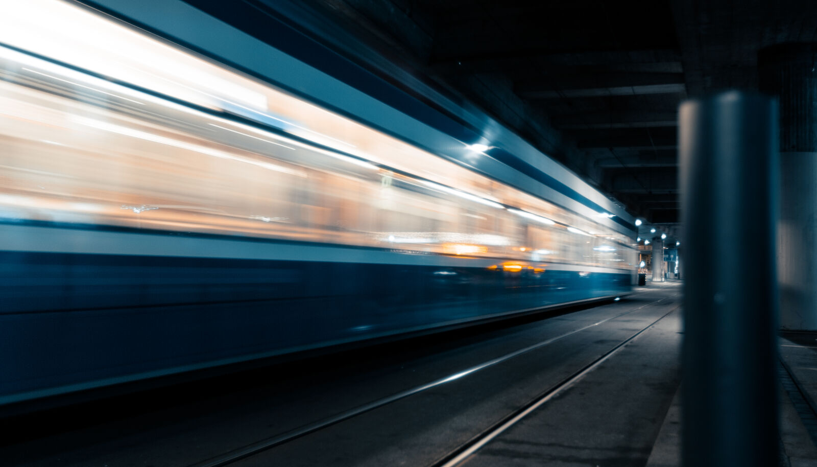 Canon EF 16-35mm F2.8L II USM sample photo. Bus, concrete, night, street photography