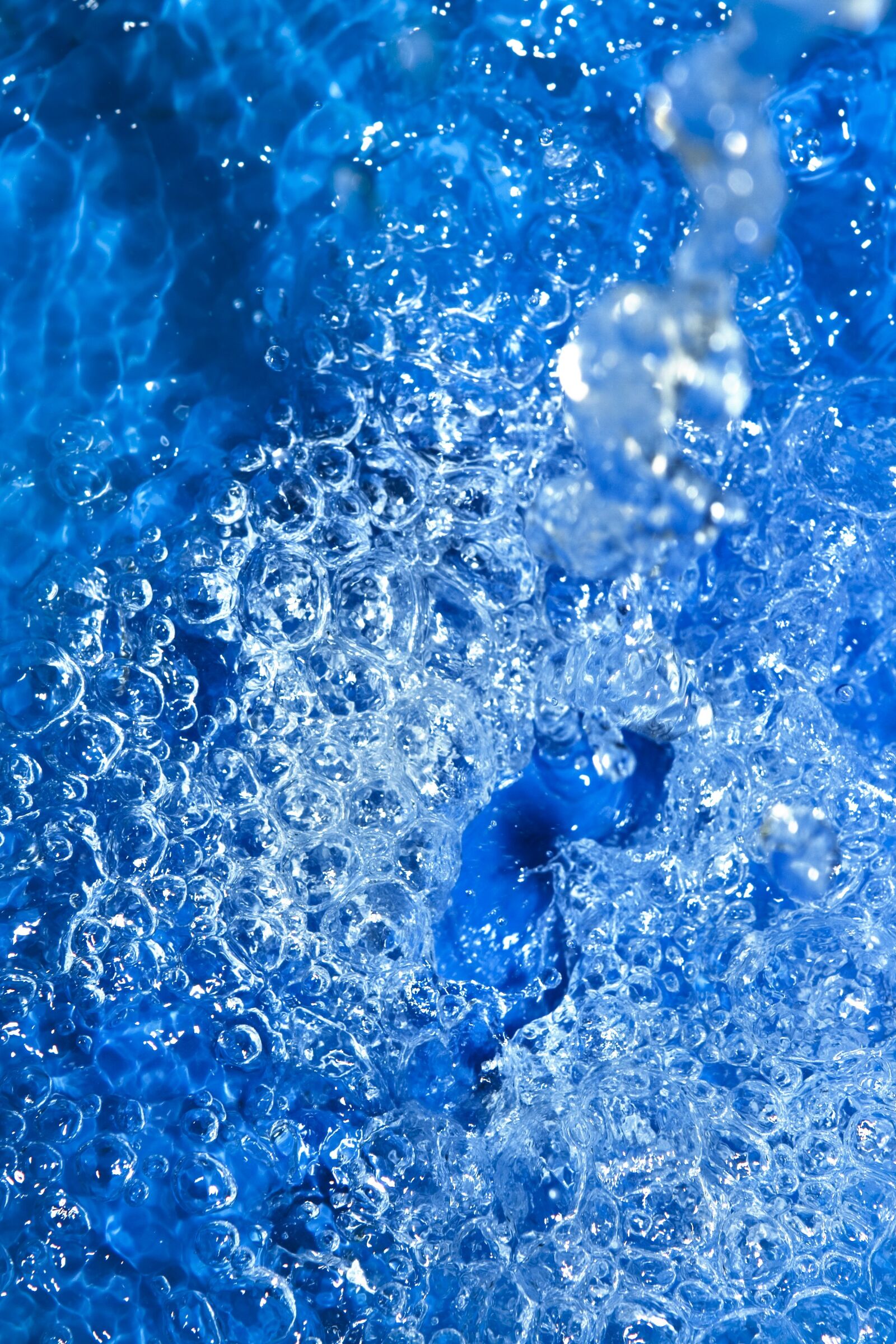 Canon EOS 400D (EOS Digital Rebel XTi / EOS Kiss Digital X) sample photo. Water, bubbles, pool photography