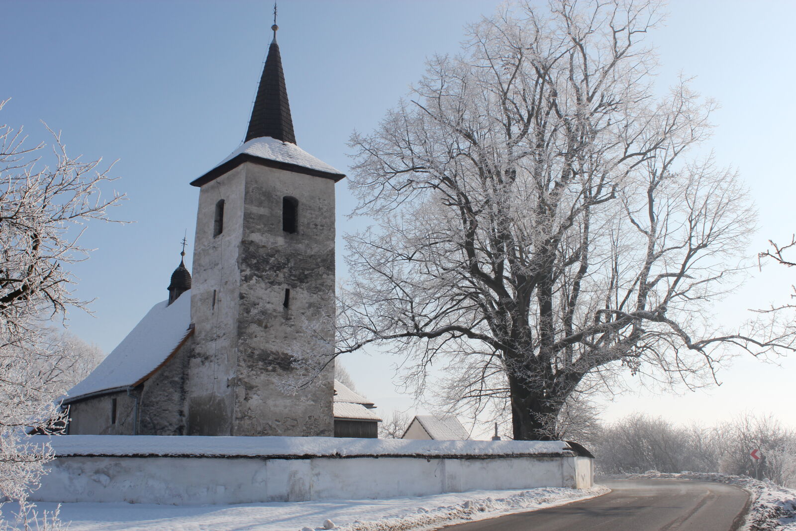 Canon EOS 600D (Rebel EOS T3i / EOS Kiss X5) sample photo. Blue, sky, church, cold photography