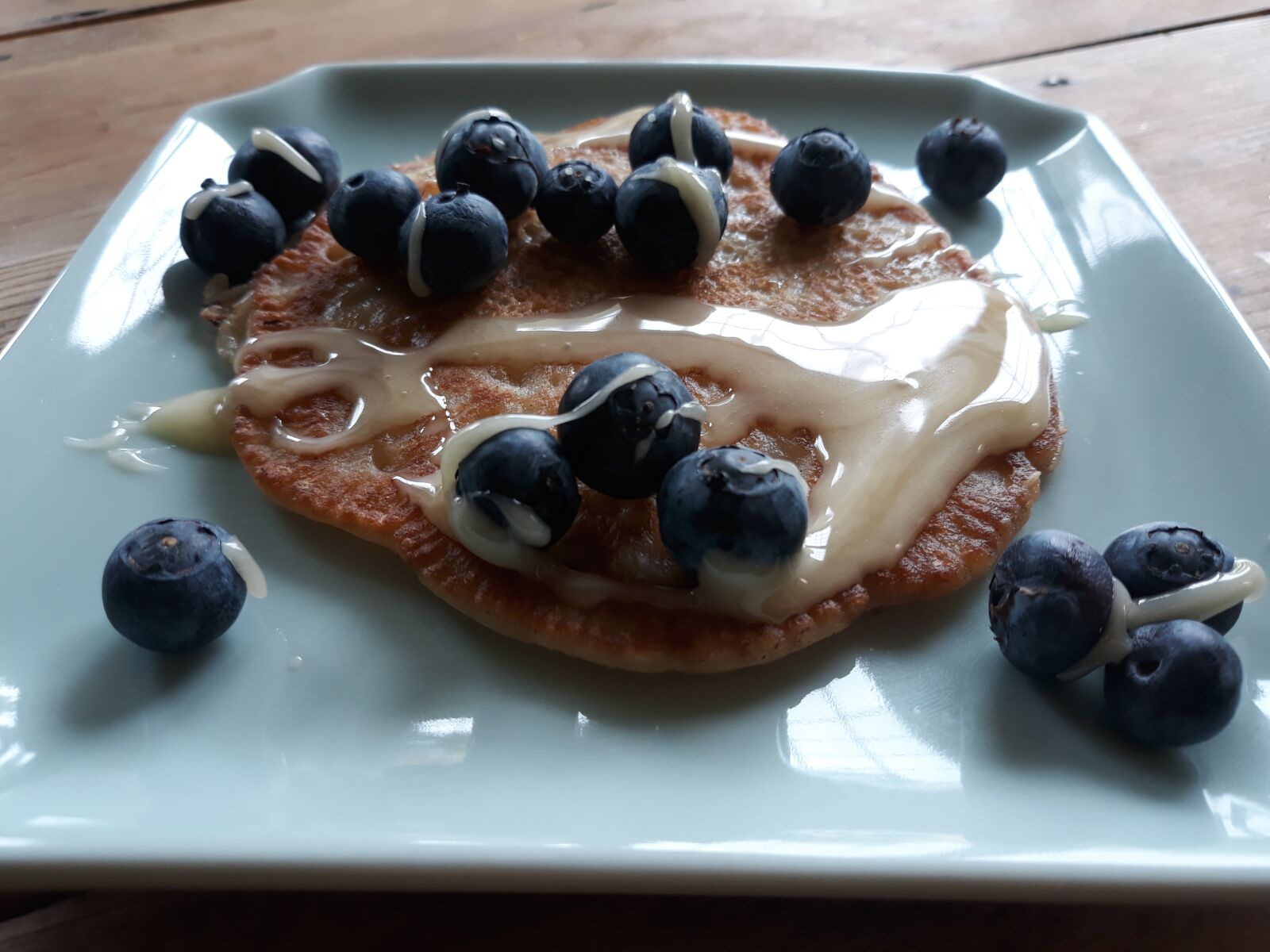 Samsung Galaxy J5 sample photo. Blueberries, honey, breakfast photography