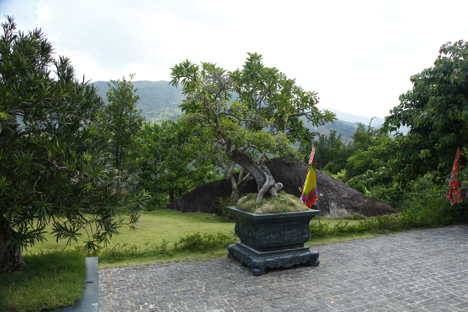 Canon EOS 5D Mark II sample photo. The mountain god of photography