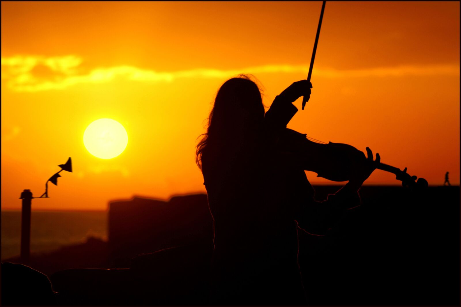 KONICA MINOLTA DYNAX 7D sample photo. Violin, beach, sun photography