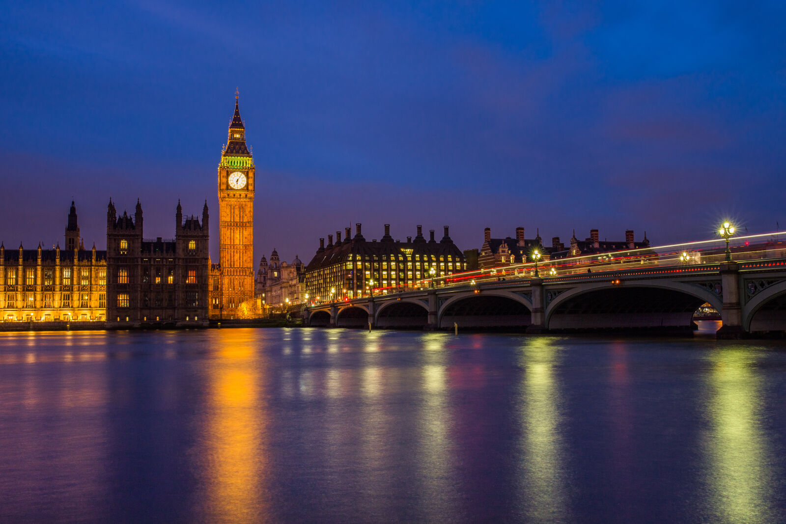 Canon EOS 6D + Sigma 35mm F1.4 DG HSM Art sample photo. Queen, elizabeth, tower, with photography