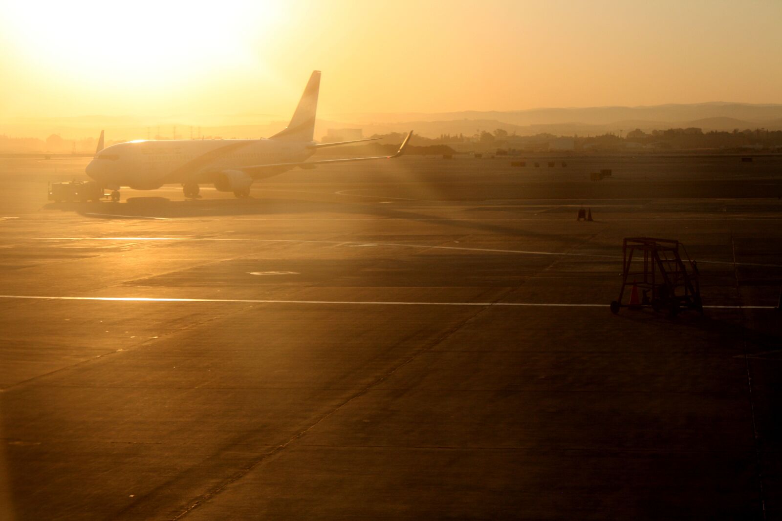 Canon EOS 1000D (EOS Digital Rebel XS / EOS Kiss F) sample photo. Plane, trip, sunrise photography