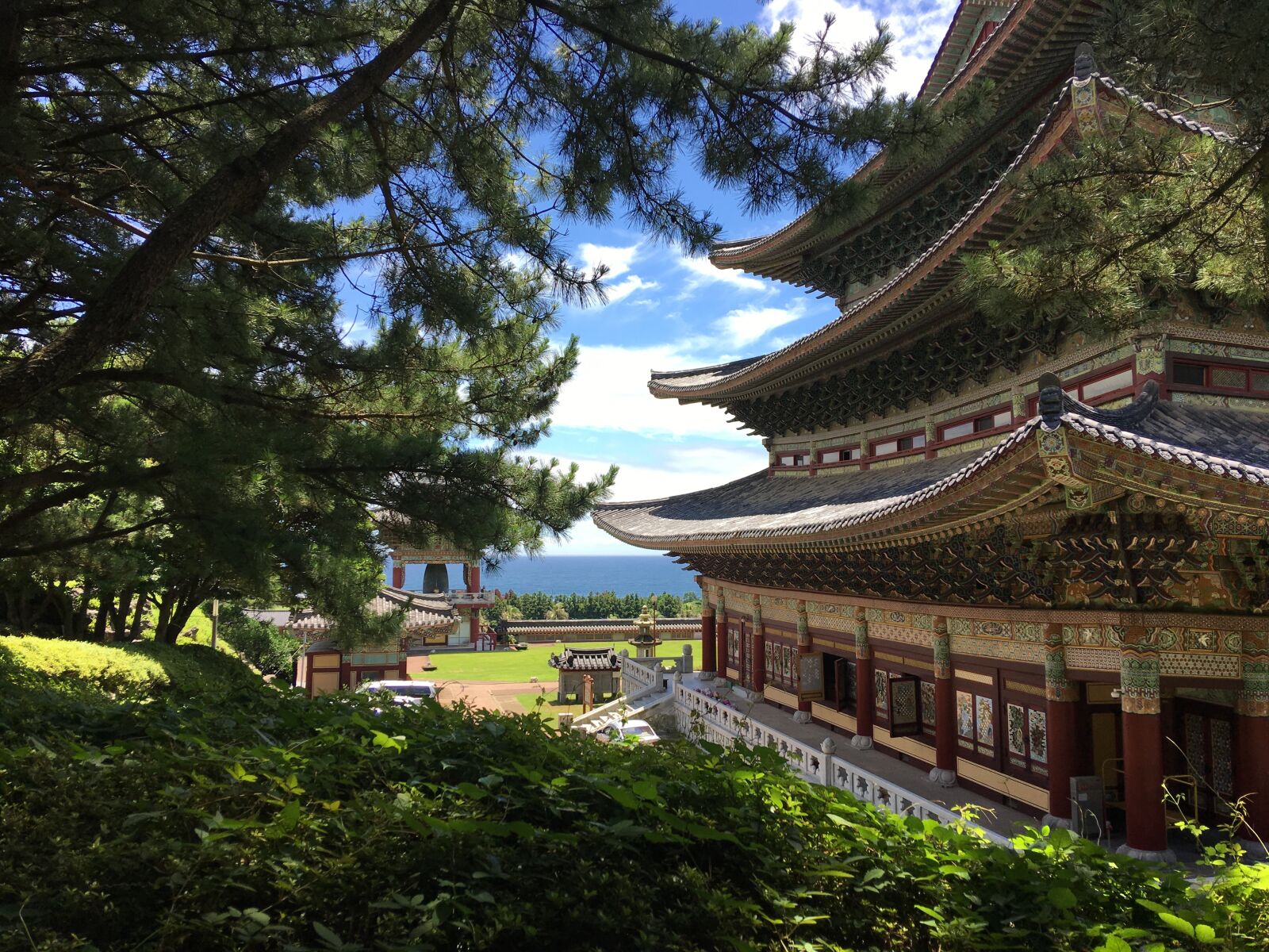 iPhone 6s Plus back camera 4.15mm f/2.2 sample photo. Korea, jeju, temple photography