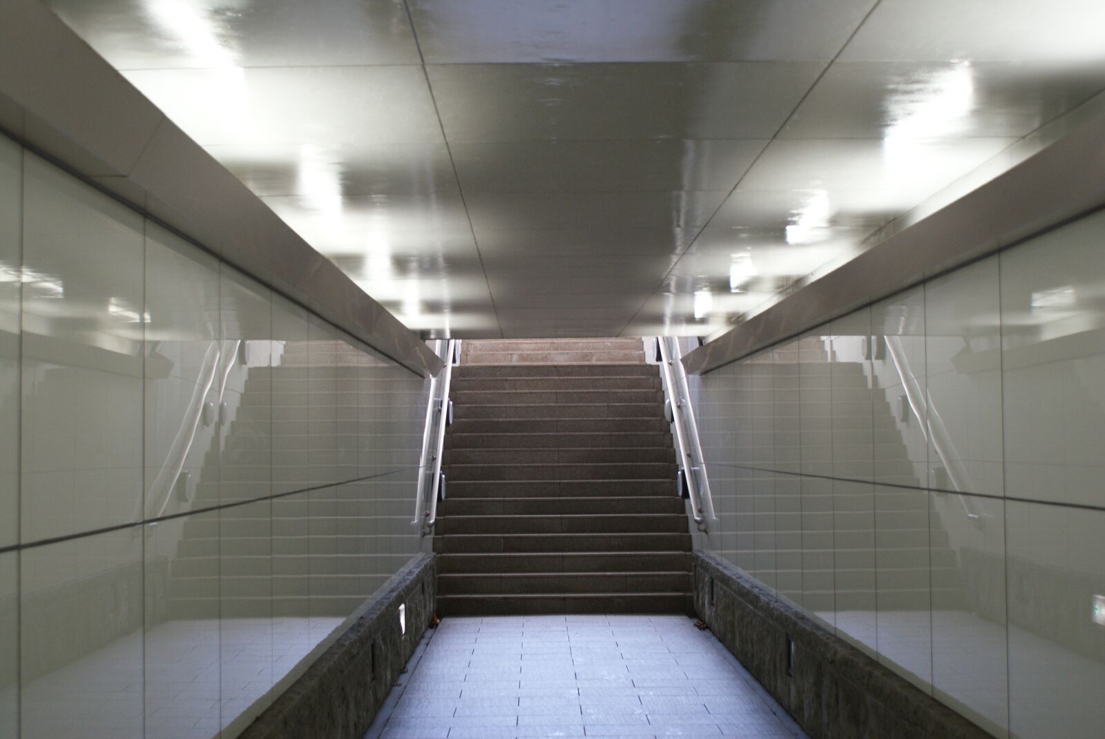 Sony Alpha DSLR-A200 sample photo. Underpass, stairs, handrail photography