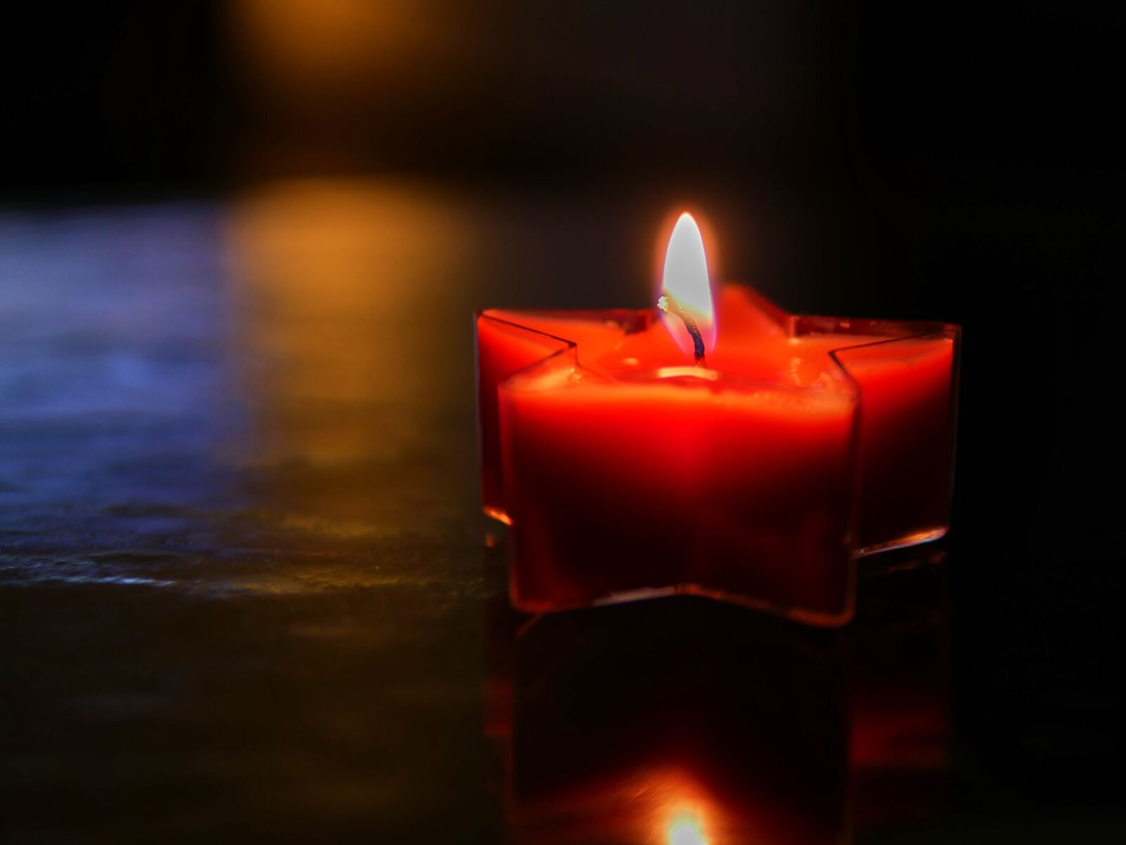 Panasonic Lumix DMC-GX85 (Lumix DMC-GX80 / Lumix DMC-GX7 Mark II) sample photo. Candle, candlelight, flame photography