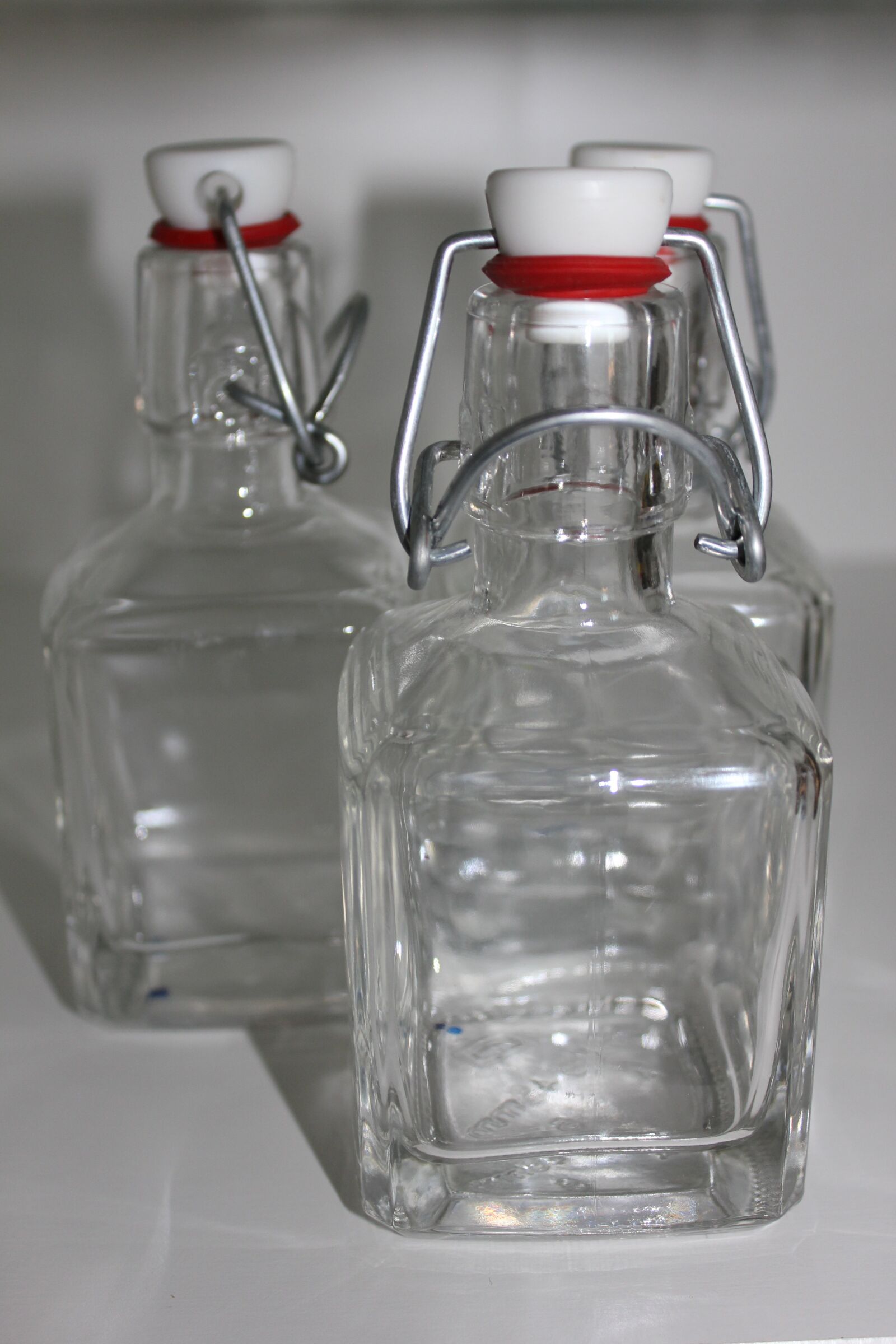 Canon EOS 550D (EOS Rebel T2i / EOS Kiss X4) sample photo. Glass, bottles, red photography