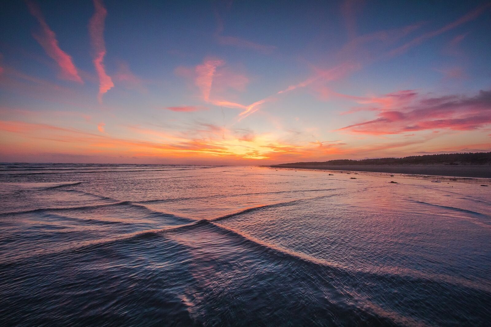 Canon EF-S 10-22mm F3.5-4.5 USM sample photo. Sunset, coast, waves photography