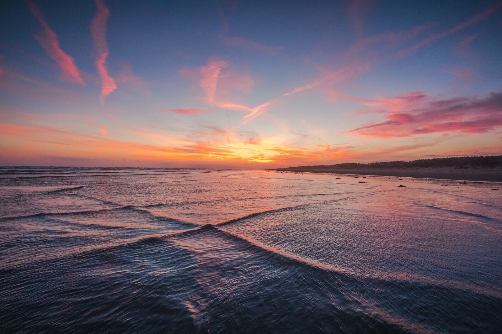 Canon EOS 60D + Canon EF-S 10-22mm F3.5-4.5 USM sample photo. Sunset, coast, waves photography