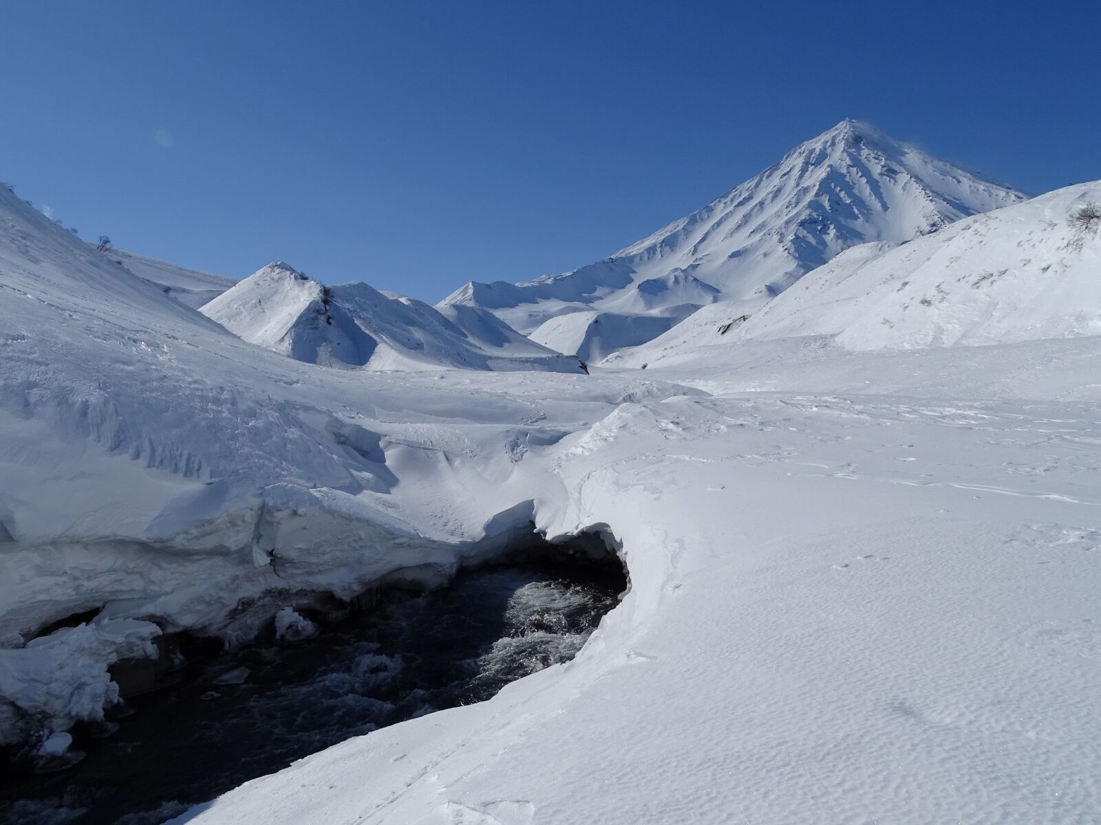 Sony DSC-HX400 sample photo. Volcano, mountains, mountain river photography