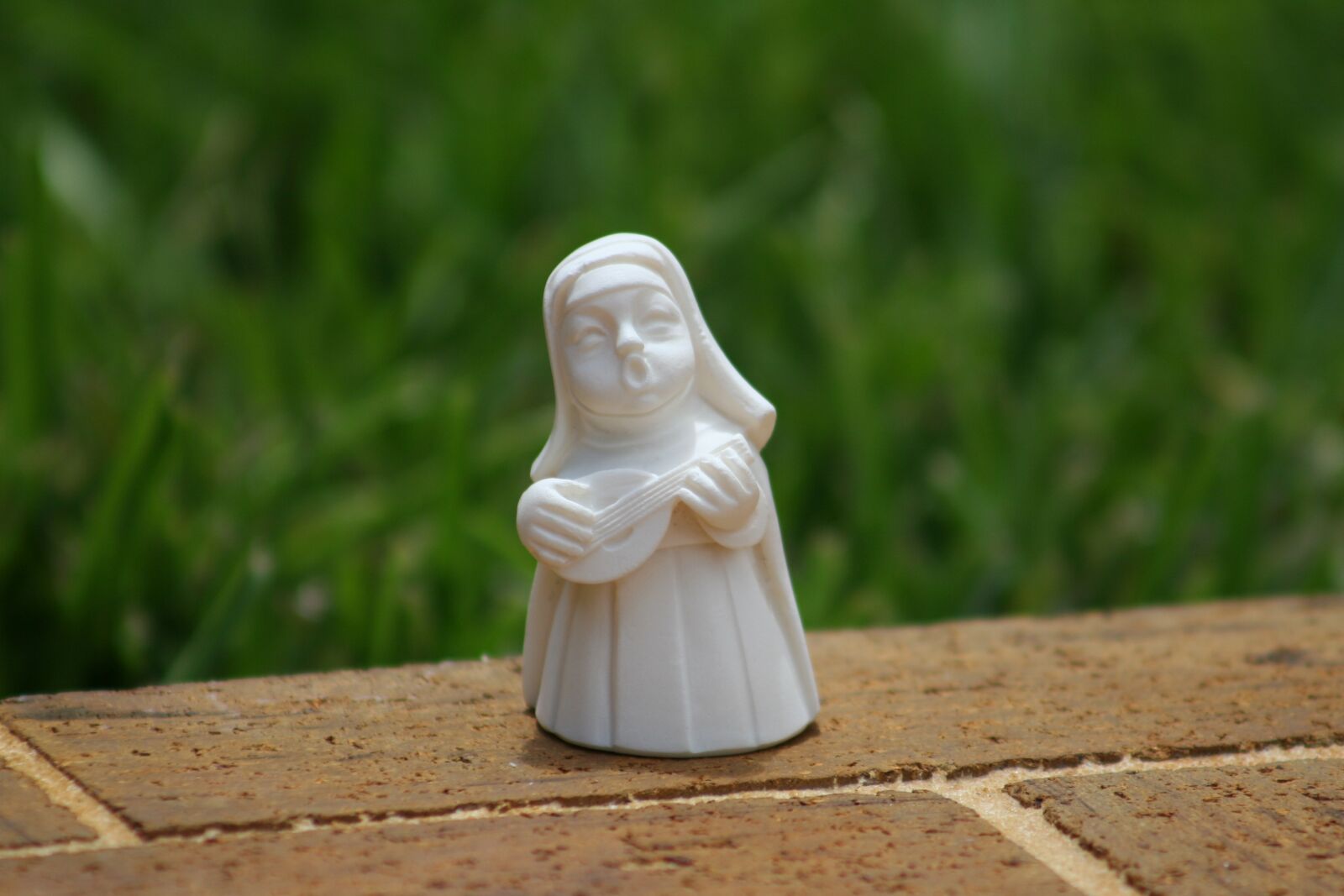 Canon EOS 20D sample photo. Singing nun, playing guitar photography