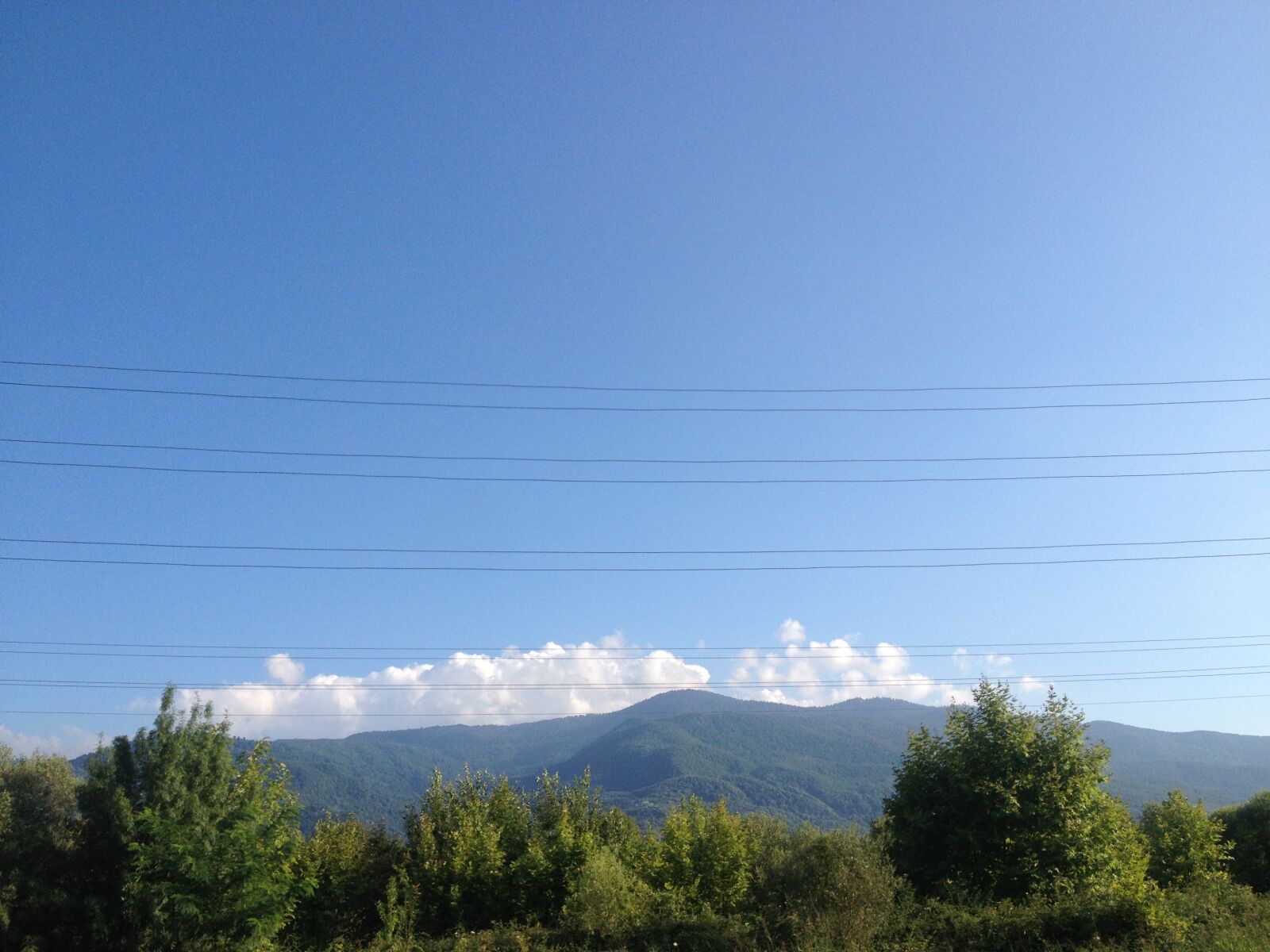 iPhone 4S back camera 4.28mm f/2.4 sample photo. Nature, mountain, cloud photography