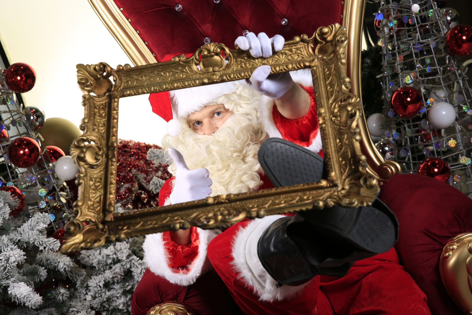 Canon EF 24-70mm F2.8L II USM sample photo. Father christmas, santa, armchair photography
