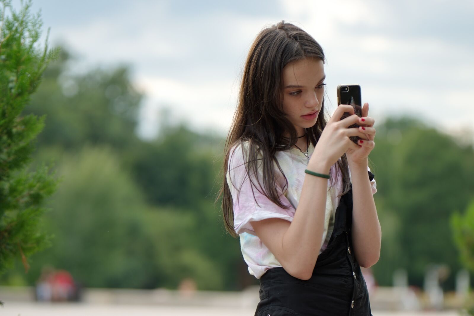 Nikon D5300 sample photo. Girl, taking photos, smartphone photography