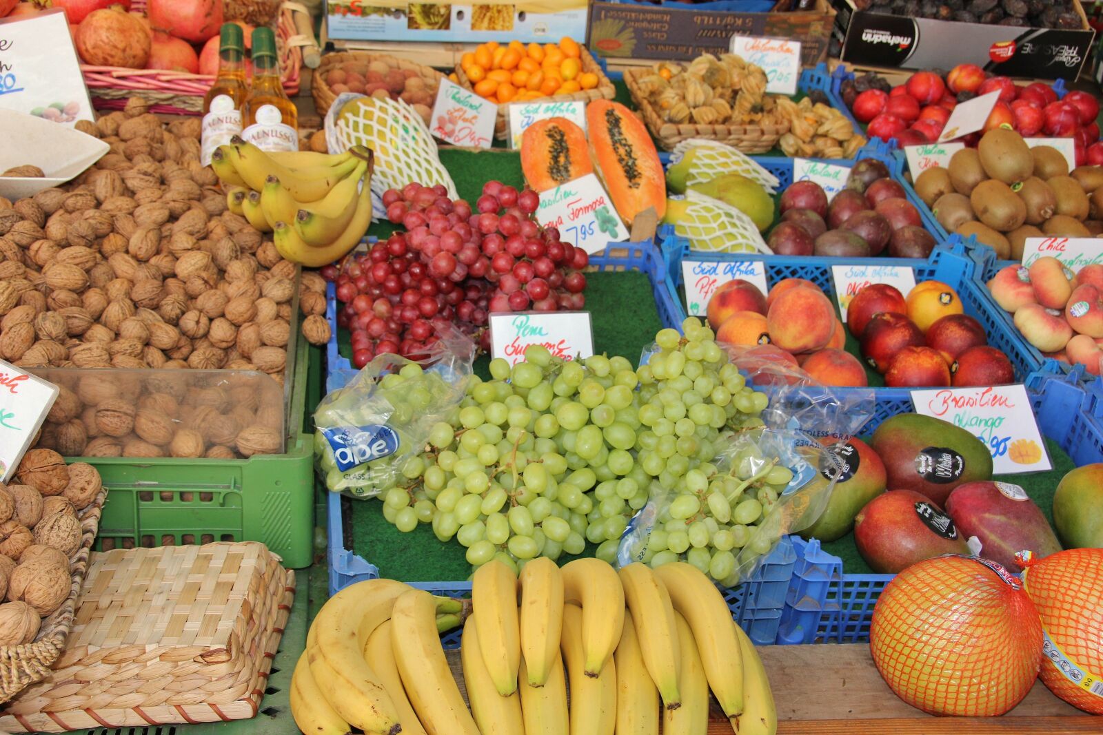 Canon EOS 550D (EOS Rebel T2i / EOS Kiss X4) sample photo. Market, final sale, stall photography
