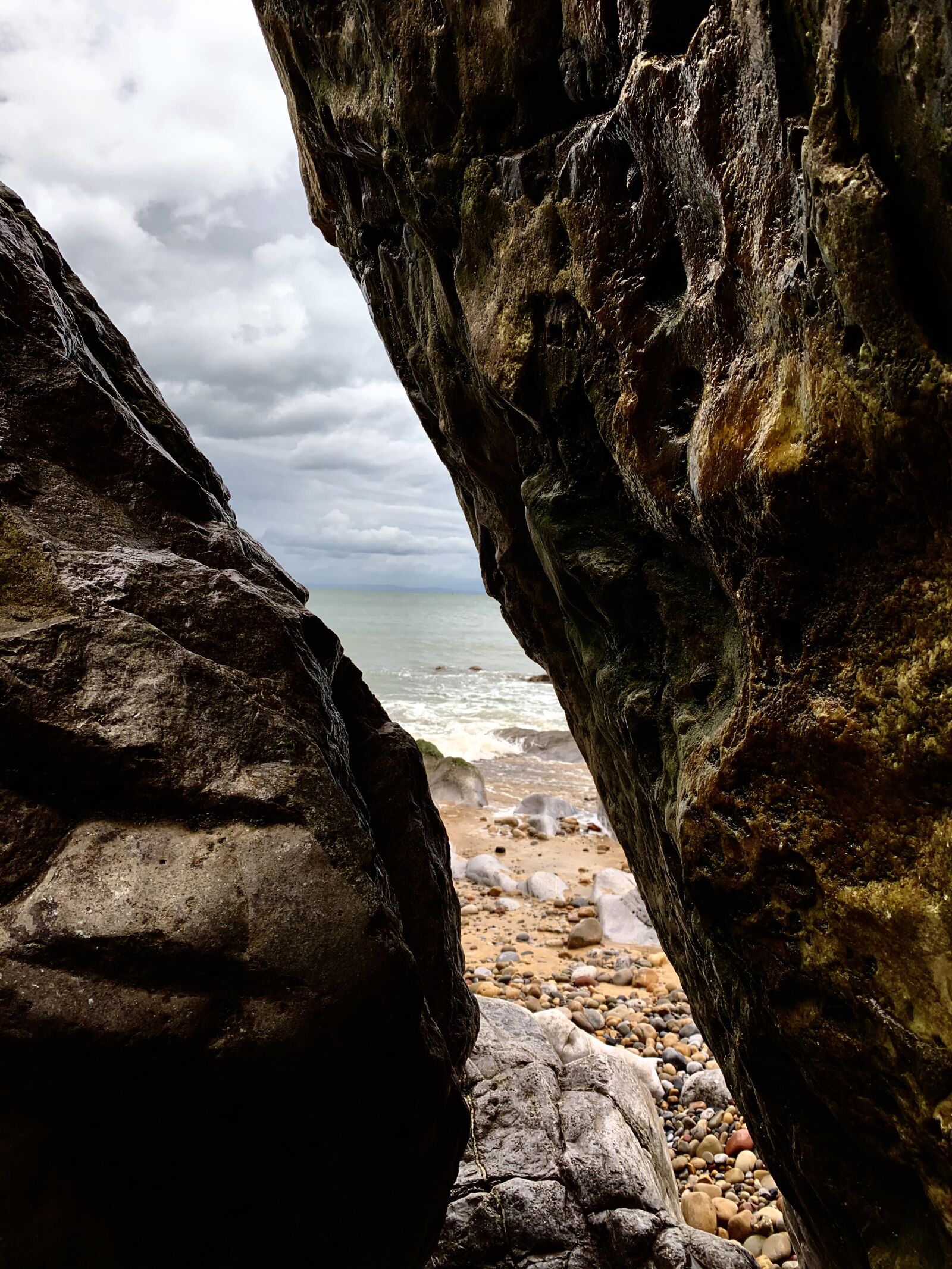 iPhone XS back dual camera 4.25mm f/1.8 sample photo. Rocks, seascape, shore photography