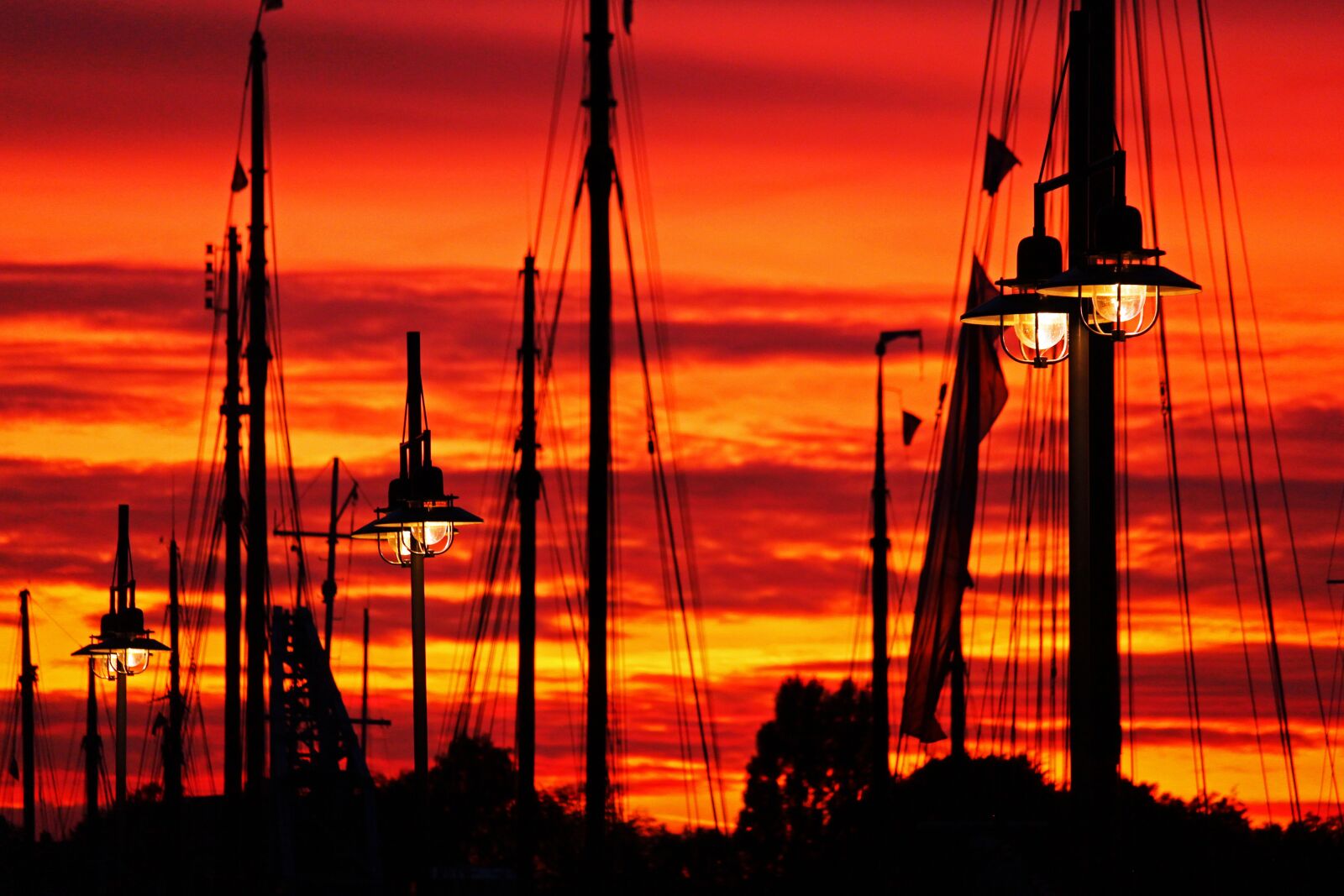 Canon EF-S 55-250mm F4-5.6 IS STM sample photo. Sunset, harbour museum, greifswald photography