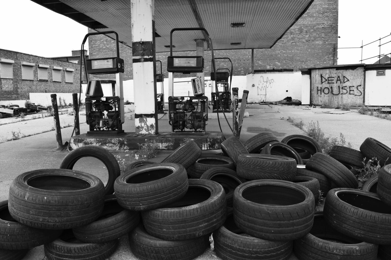Nikon D3300 sample photo. Dead houses, petrol station photography