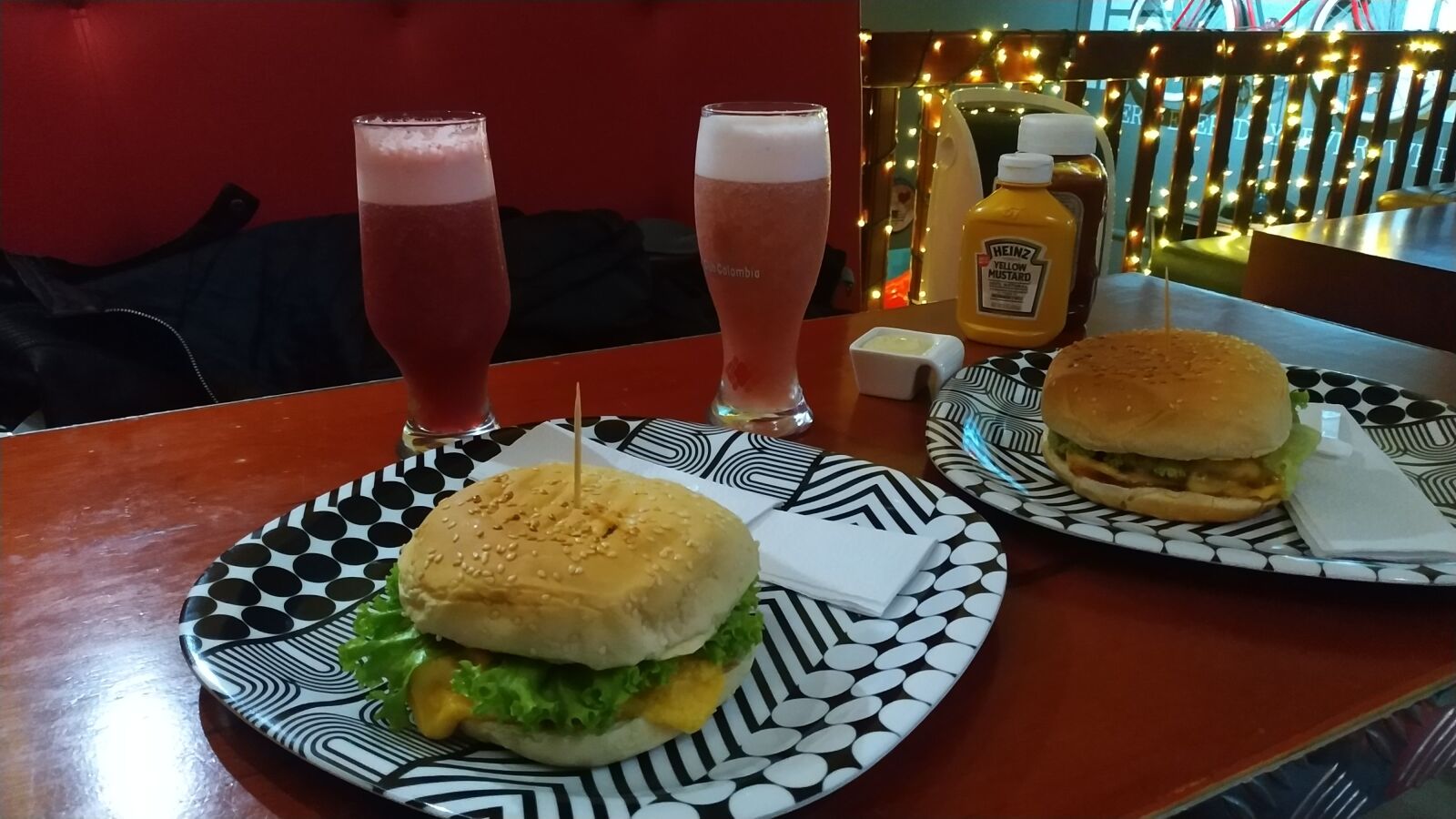 Xiaomi Redmi Note 5 sample photo. Two, burger, home photography