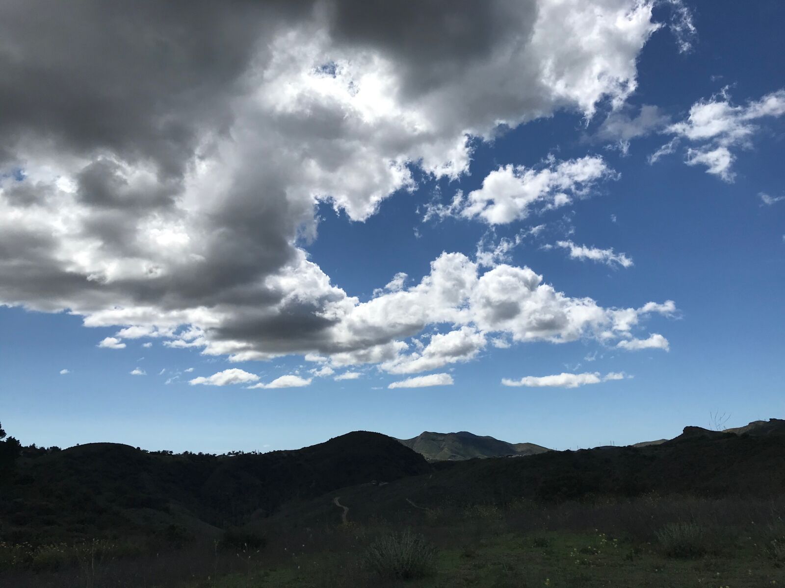 iPhone 7 back camera 3.99mm f/1.8 sample photo. Clouds, blue sky, hiking photography