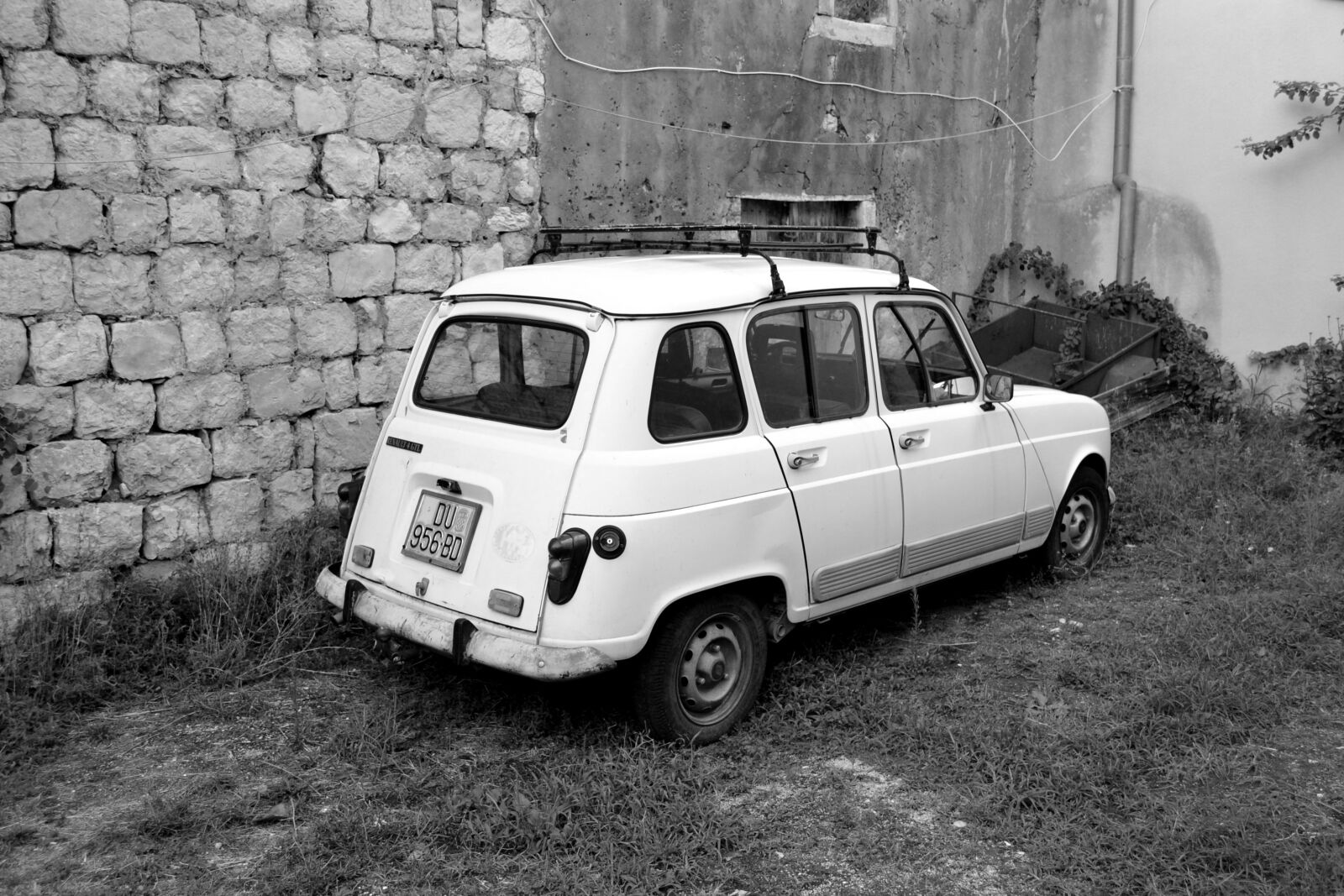 Nikon D3100 sample photo. Old car, antiques, classic photography