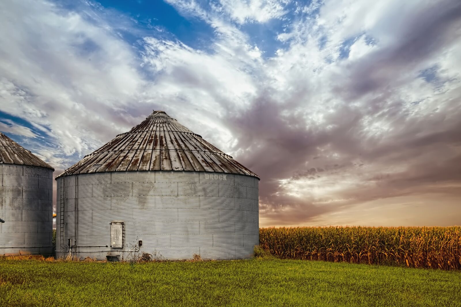 Canon EOS 5D Mark II sample photo. Corn crib, sunrise, ohio photography
