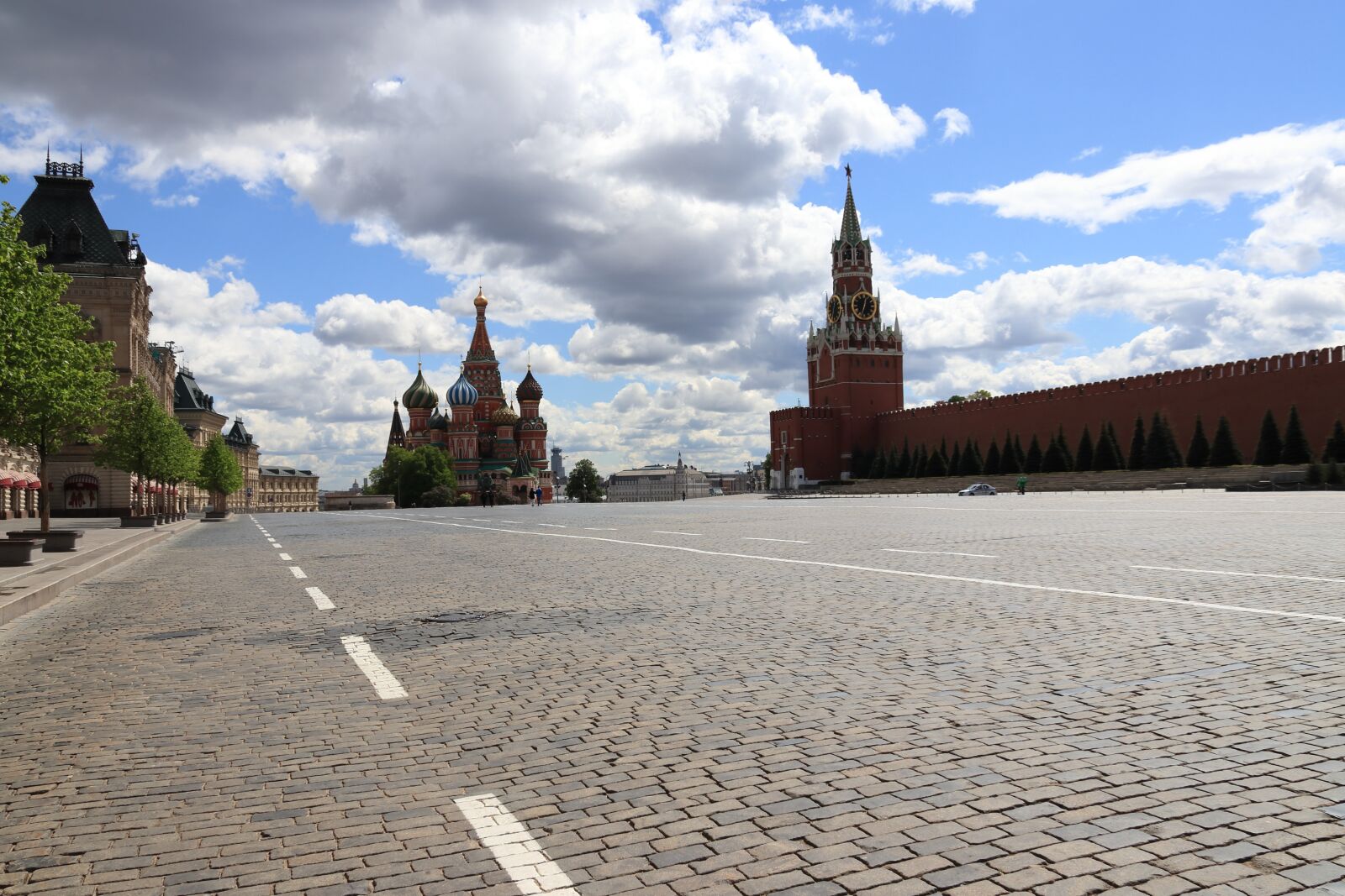 Canon EOS 77D (EOS 9000D / EOS 770D) sample photo. Red, area, moscow photography
