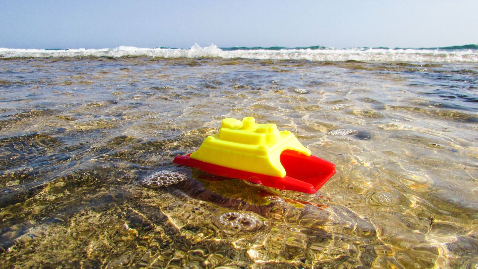 Canon PowerShot SX400 IS sample photo. Toy, plastic, beach photography