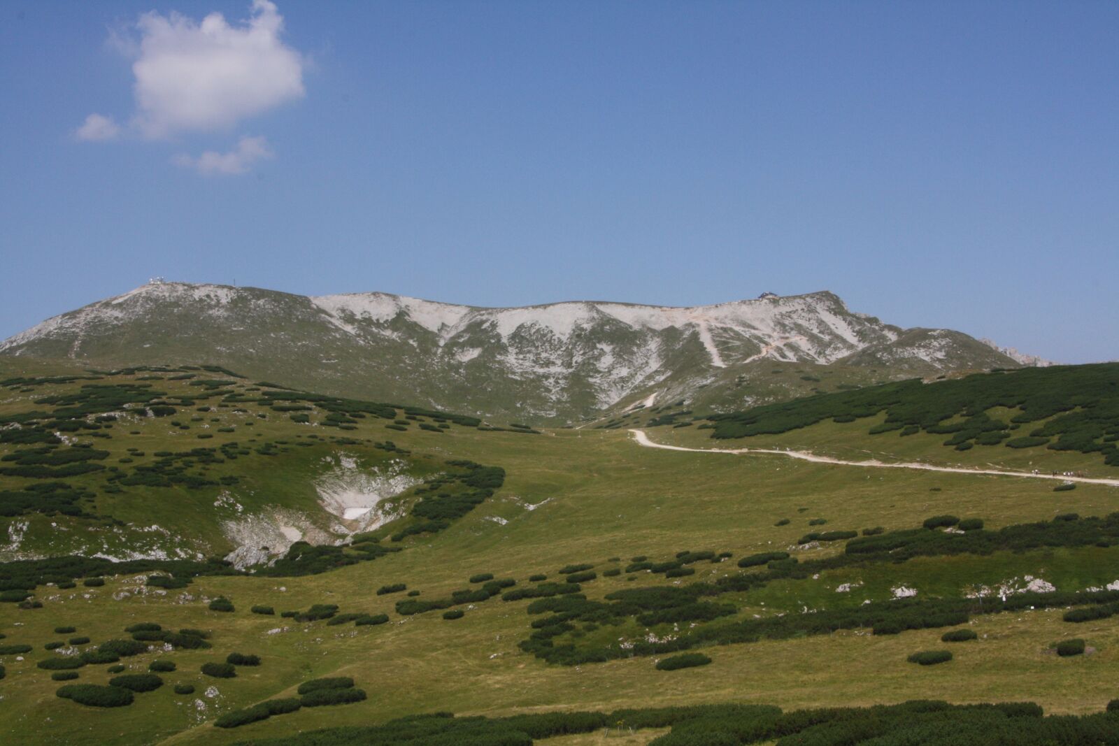 Canon EOS 1000D (EOS Digital Rebel XS / EOS Kiss F) sample photo. Mountain panorama, snow mountain photography