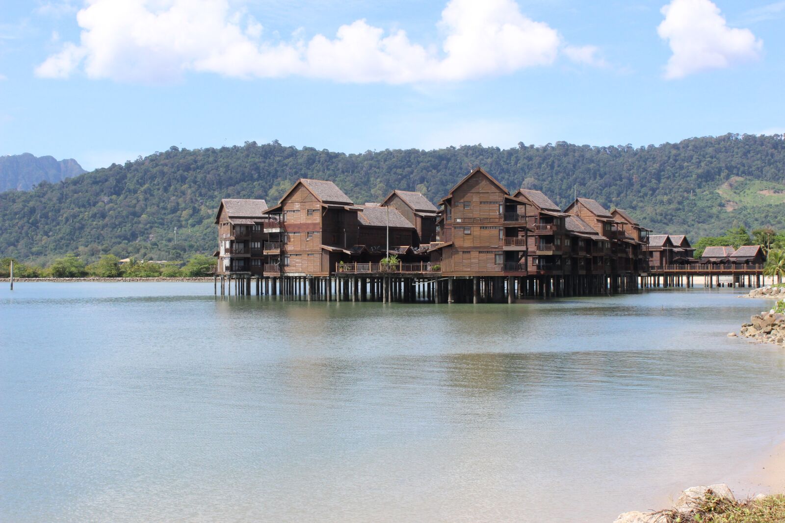 Canon EOS 600D (Rebel EOS T3i / EOS Kiss X5) sample photo. Malaysia, langkawi, houseboat photography