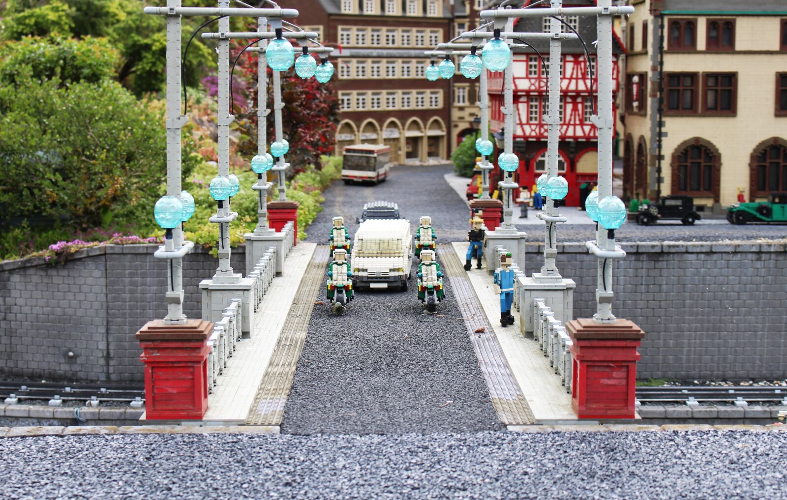 Canon EOS 100D (EOS Rebel SL1 / EOS Kiss X7) sample photo. Lego, legoland, build photography