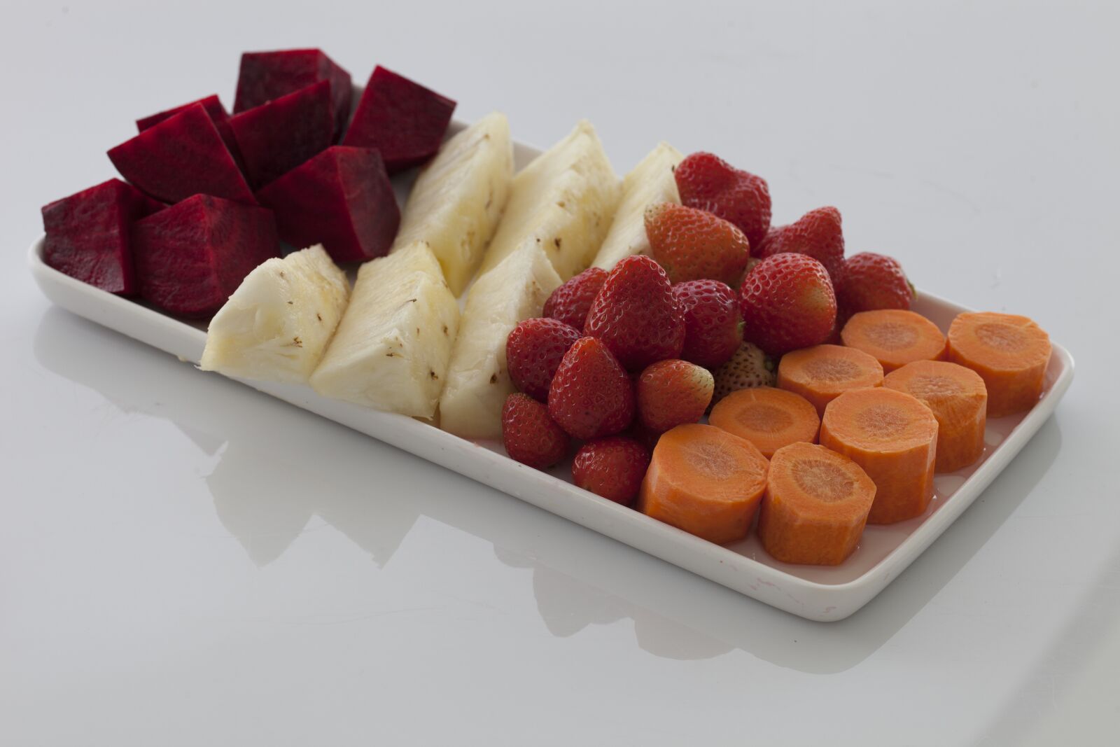 Canon EF 100mm F2.8L Macro IS USM sample photo. Carrot, pineapple, beet photography