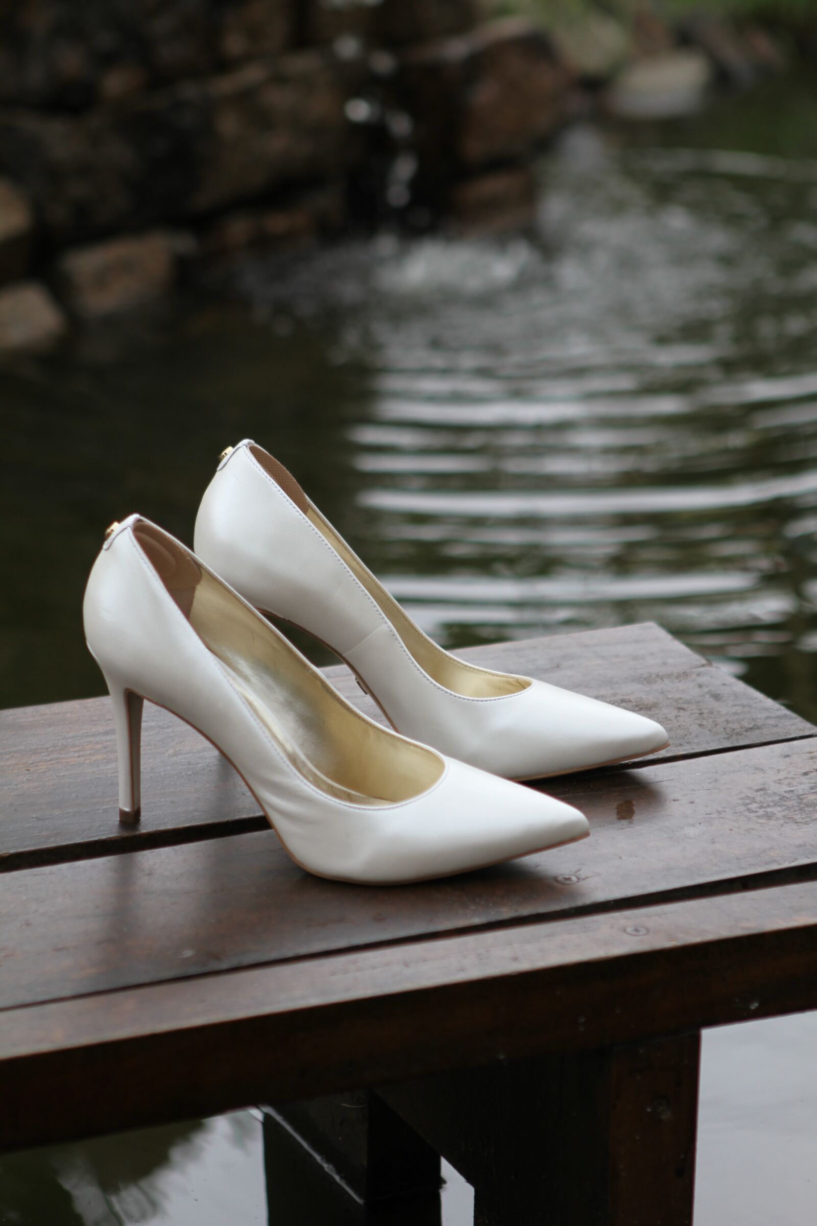 Canon EOS 7D sample photo. Shoes, marriage, lake photography