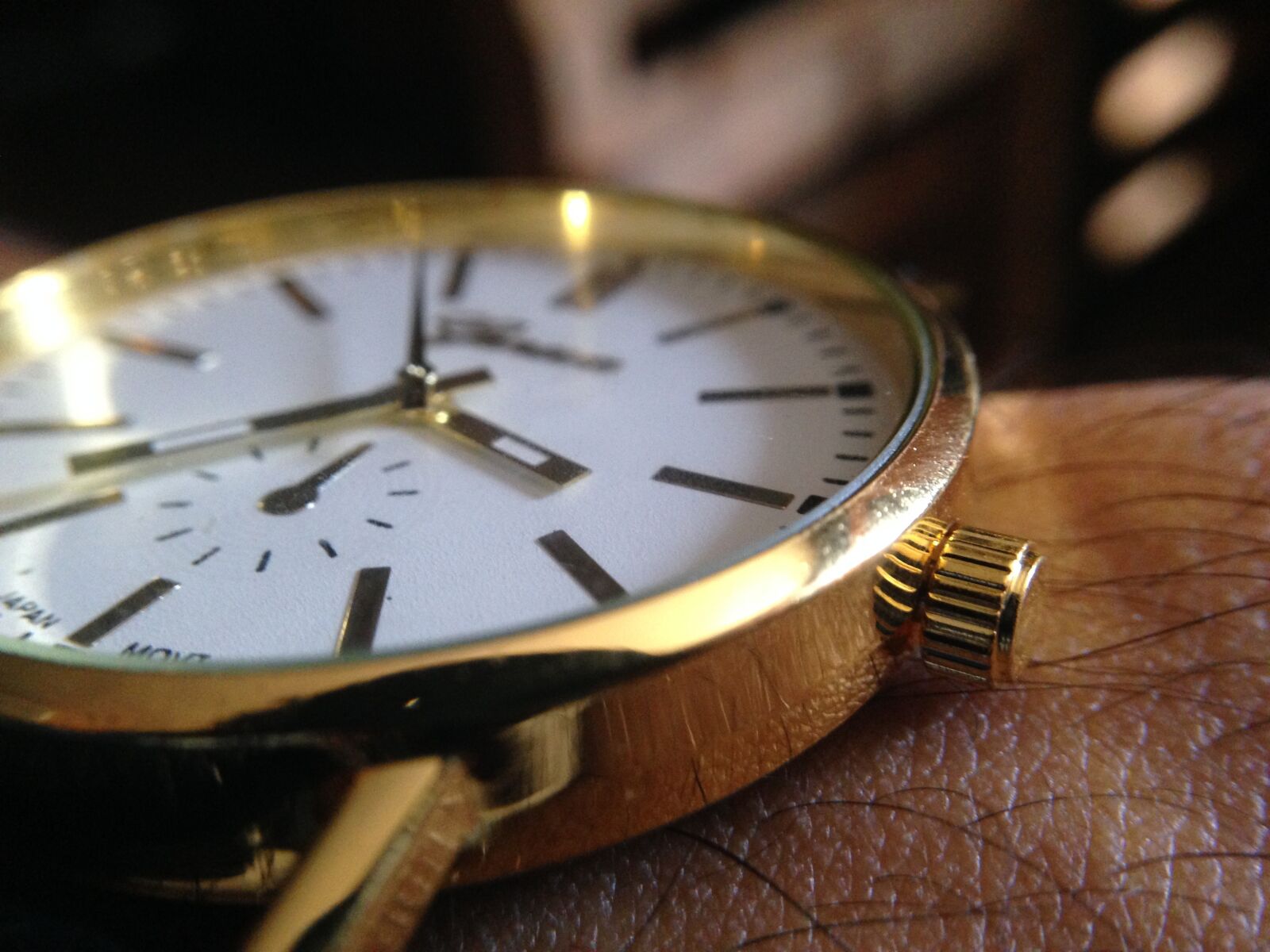 iPhone 5c back camera 4.12mm f/2.4 sample photo. Clock, gold, luxury photography