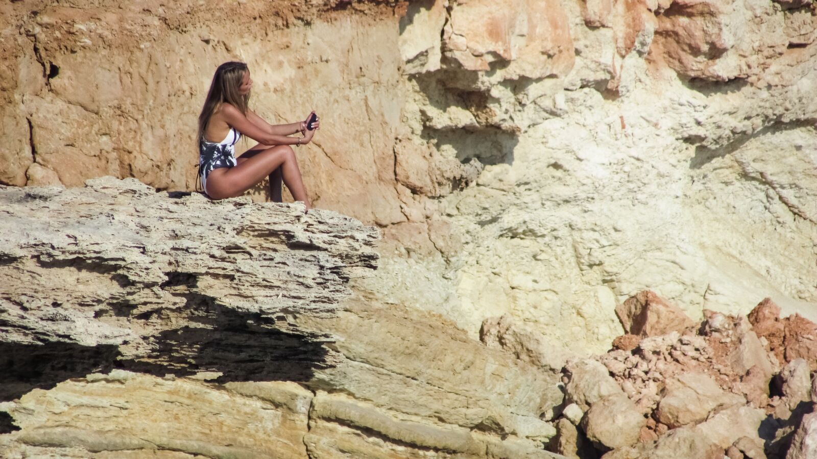 Canon PowerShot SX400 IS sample photo. Selfie, girl, rock photography